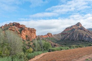 Vensterkop, a hole in the mountain at Red Stone Hills