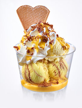 Eisbecher Eierlik&ouml;r