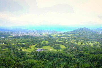Fototapeta na wymiar ハワイ州オアフ島 山から見下ろす町並み