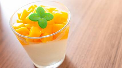 手作りマンゴーのパンナコッタ