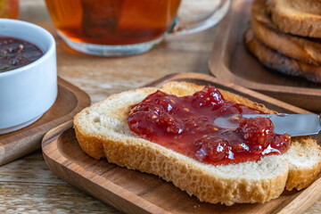 Toasted bread with raspberry jam for easy breakfast.