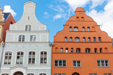 Hansestadt Wismar denkmalgeschützte Fassaden in der Altstadt mit Giebel Speicherhhaus...