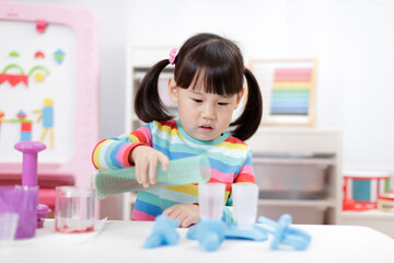 Obraz na płótnie Canvas young girl pretend playing food preparing at home