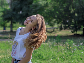 Obraz premium portrait of a happy young beautiful girl, with long brown hair and an adorable smile