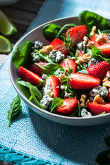 Healthy Salad with Strawberries, Spinach and Blue Cheese