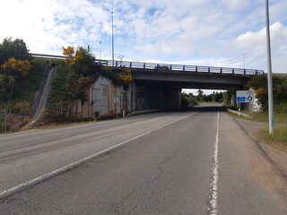 Fototapeta na wymiar Puente de la Autovía A-6 a su paso por Baamonde, Galicia
