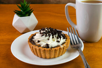 chocolate mini tartwith a cuup of coffee