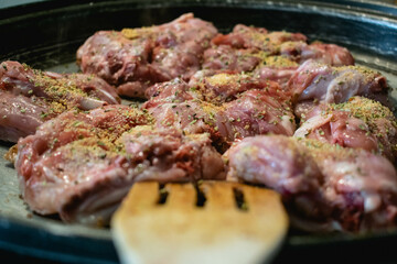 Photo of grilled spiced chicken thighs