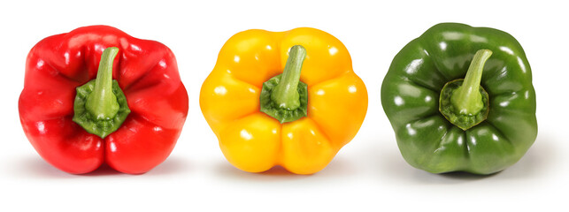 Pimentões vermelho, amarelo e verde em fundo branco isolado.