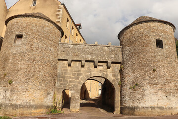 Bourgogne - Cote d'Or - Flavigny-sur-Ozerain - Porte de Val fortifiée