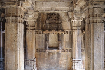 インド　世界遺産古都アフマダーバード　ダーダハリの階段井戸