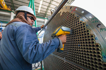 Male worker inspection weld of heat exchanger tube