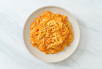 spaghetti pasta with creamy tomato sauce
