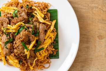 stir-fried instant noodle with pork and egg