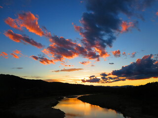 Obraz premium 夕暮れの多摩川