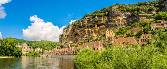 Panoramic view at the La Roque-Gageac village located in the Dordogne department in southwestern France - 450481594