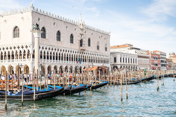 Naklejka premium Gondole Hafen Haltepunkt San Marco Venedig Italien