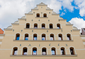 Wismar Altstadt, denkmalgeschützte Fassade eines historischen Speicherhauses an der Scheuerstrasse