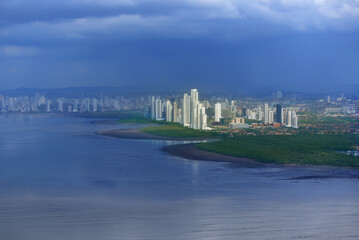 Obraz premium Aerial view of the skyline of Panama City and the Pacific Ocean. Panama
