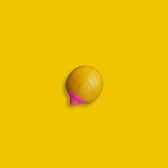 Obraz na płótnie Canvas A lemon representing breast cancer awareness