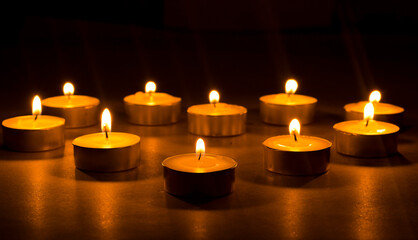 Fototapeta na wymiar candles that are lit in the dark