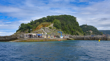 Fototapeta premium San Sebastian, Spain - 2 August 2021: Dock on Isla Santa Clara in the La Conca Bay
