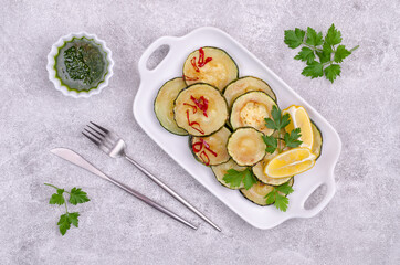Fried zucchini with green sauce