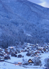雪山の村