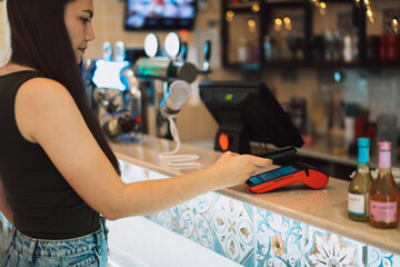 Contactless payment from the phone through the pos terminal