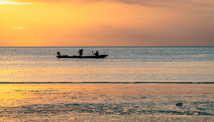 Naklejka premium fishing boat at sunset