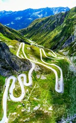 Der alte Tremola-Pass aus der Luft betrachtet, Schweiz (August 2021)