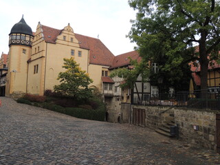 Obraz premium Quedlinburg, Alemania. Por sus calles empedradas y disfrutando de sus casas entramadas.