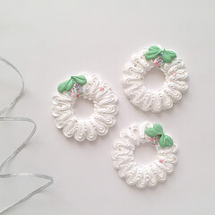 White meringue wreaths for a Christmas party decor