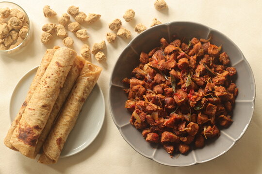 Dry roasted soya chunks with onions tomatoes and spices. Prepared with Kerala style meat masala in coconut oil. Served with indian flatbread.