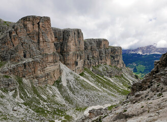 spettacolari cime delle montagne dolomitiche in Val Badia in Italia