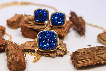 Earrings and necklace in blue druse stone