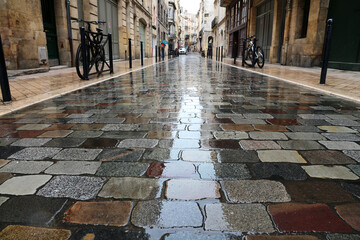 wet narrow street in old town Bordeaux (France) after the rain - 450577708