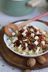 macaroni with dried tomatoes and cheese