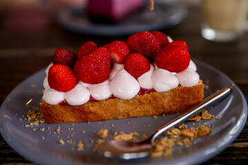 Homemade cake decorated with strawberries and crème pâtissière