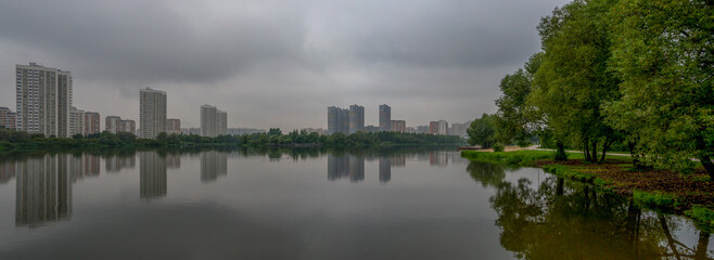 Cloudy morning on the city pond-2