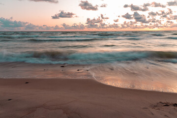 Fototapeta na wymiar Sea waves in long exposure 