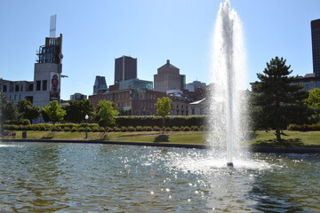 Fototapeta premium fountain in front of the hall