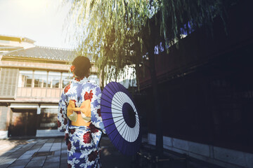 Fototapeta na wymiar 金沢 東茶屋町と着物姿の女性