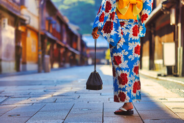 浴衣姿の女性