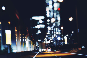 夜の交通とぼかしイメージ
