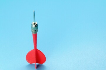 red dart arrows vertically upwards