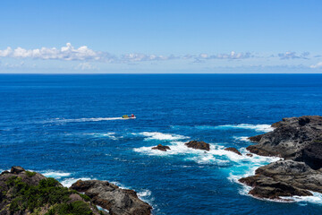 A tour boat going around Irozaki Cape.