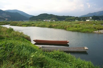 Obraz premium boat on the river japan 日本 川 東北 岩手 陸前高田