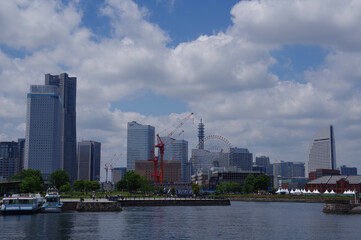 快晴の港町横浜の風景