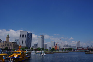 快晴の港町横浜の風景